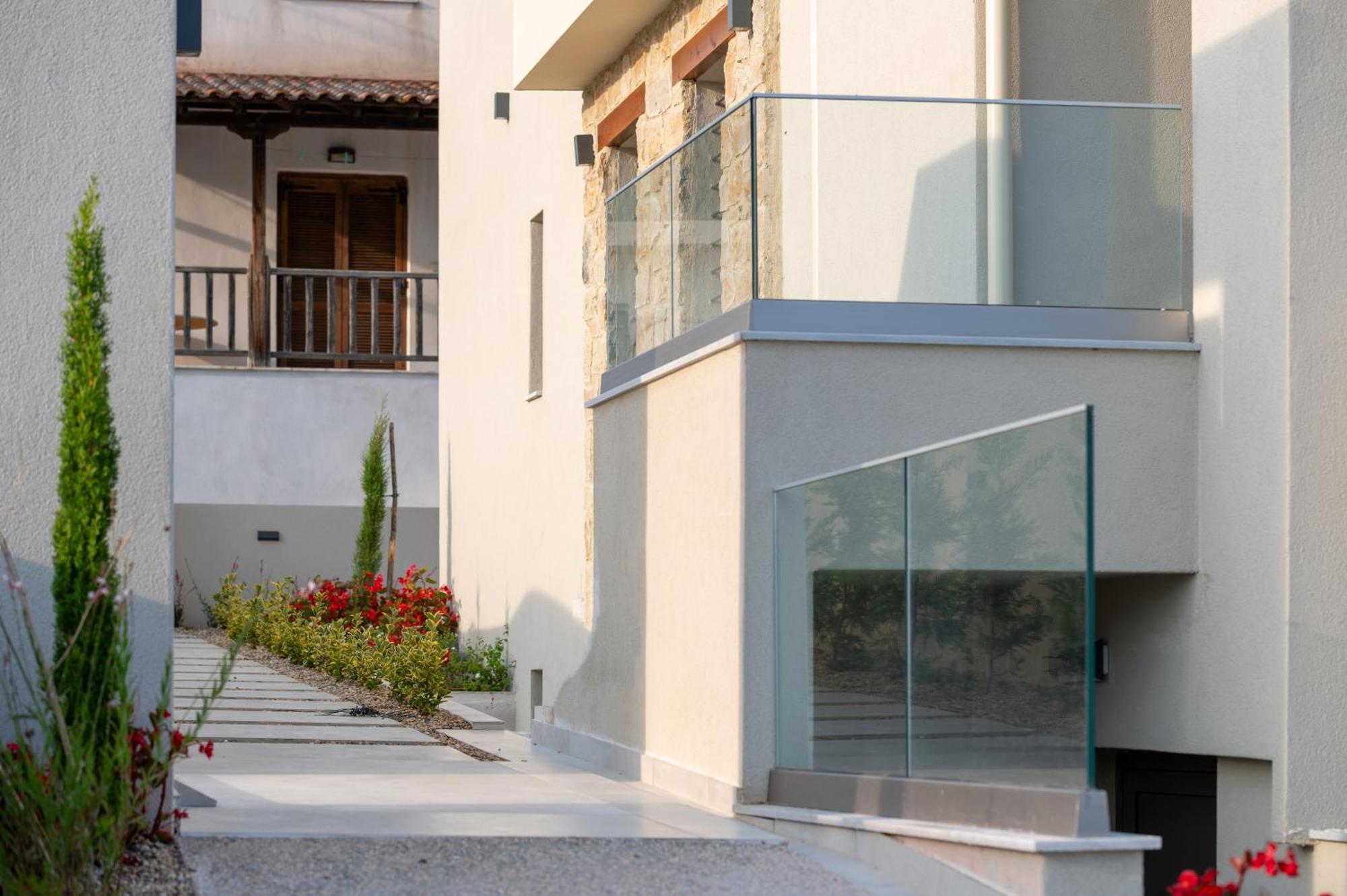 Melian Suites Никити Екстериор снимка